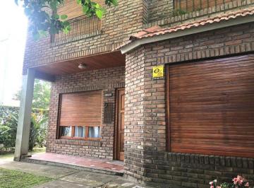 Casa de 4 ambientes, Almirante Brown · Hermoso Chalet en Zona Residencial de Burzaco