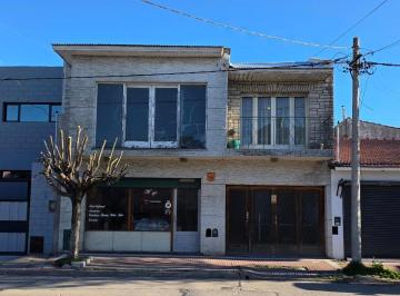 Casa · 142m² · 3 Ambientes · 1 Cochera · Casa de 2 Ambientes con Local a La Calle con Dos Oficinas en Primer Piso - Belgrano Al 5200