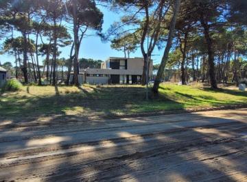 Terreno · 709m² · Lote en Barrio Cerrado Pioneros - Pinamar / Consulte Financiación