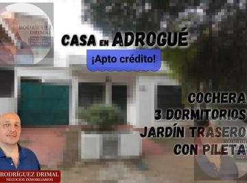 Casa · 4 Ambientes · 1 Cochera · Casa en Adrogué con 3 Dorm. - Apta Crédito