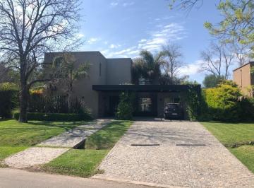 Casa · 350m² · 6 Ambientes · 2 Cocheras · Casa en Alquiler en Ayres de Pilar, Pilar, G. B. a. Zona Norte