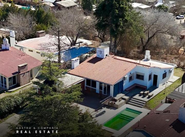 Casa · 164m² · 8 Ambientes · 1 Cochera
