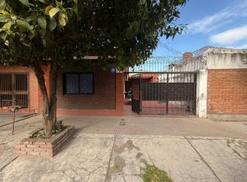 Casa · 100m² · 3 Dormitorios · 2 Cocheras · Casa en Villa Lujan