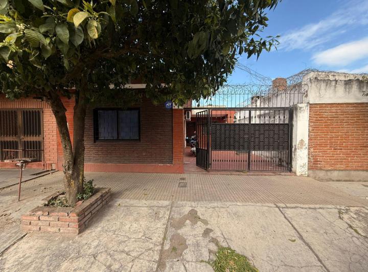 Casa · 100m² · 3 Dormitorios · 2 Cocheras