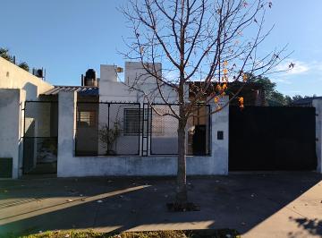 Casa de 5 ambientes, Alvear · ¡Oportunidad Única! Casa con Quincho y Jardín - Ubicación Premium en Tierra de S