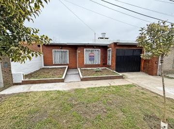 Casa · 110m² · 2 Dormitorios · 1 Cochera · Casa en Venta