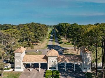 Terreno · 1600m² · Lote Terreno en Venta en Pinares Country Club Exaltación de La Cruz