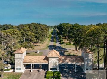 Terreno · 1600m² · Lote Terreno en Venta en Pinares Country Club Exaltación de La Cruz