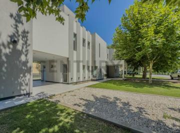Casa · 233m² · 4 Ambientes · 2 Cocheras · Casa en Venta Haras del Sur II 3 Dormis