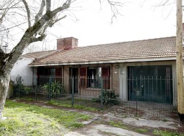 Casa · 82m² · 4 Ambientes · Casa en Venta en Villa Elisa
