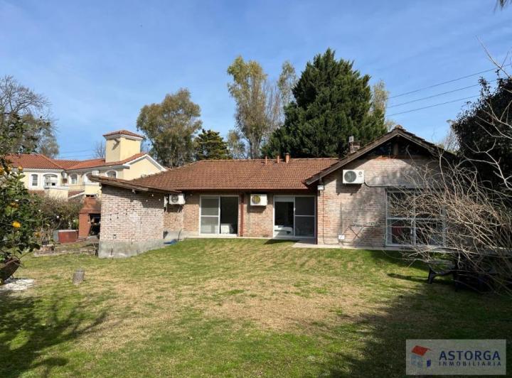 Casa · 122ha · 3 Ambientes · 2 Cocheras