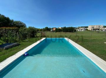 Casa · 170m² · 4 Ambientes · 3 Cocheras · Casa con Pileta Al Agua en Santa Elena