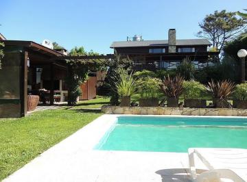 Casa · 190m² · 7 Ambientes · 3 Cocheras · Muy Linda Casa en Barrio Norte