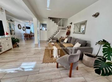 Casa · 160m² · 4 Ambientes · Casa en Venta en Hurlingham
