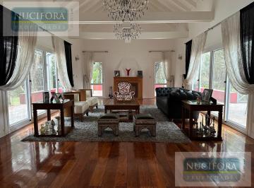 Casa · 650m² · 8 Ambientes · 8 Cocheras · Casa en Farm Club