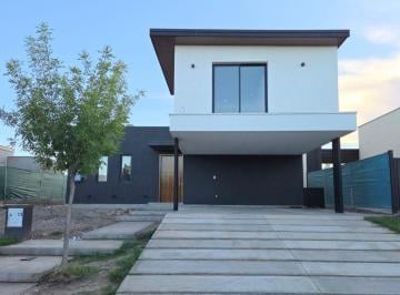 Casa de 6 ambientes, Carrodilla · Casa en Venta Barrio Privado La Luisa Carrodilla