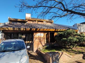 Casa de 5 ambientes, Ituzaingó · Chalet con 3 Dorm. en Zona Residencial de Ituzaingó Norte