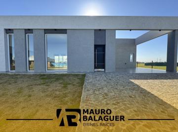 Casa · 143m² · 5 Ambientes · 2 Cocheras · Casa en Venta en Barrio San Simon Canning