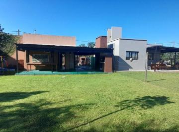 Casa · 60m² · 2 Ambientes · 2 Cocheras · Alquiler Casa en Barrio Las Tardes (Roldán).