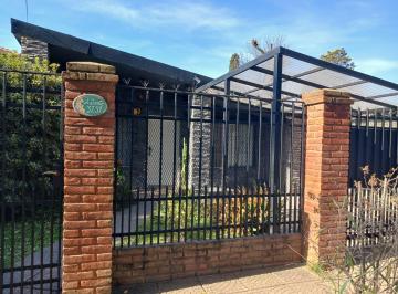 Casa · 140m² · 5 Ambientes · 1 Cochera · Excelente Casa a La Venta con Pileta en Tortuguitas Parque Alvear