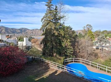 Casa de 10 ambientes, Villa Parque Siquiman · Venta Villa Parque Siquiman