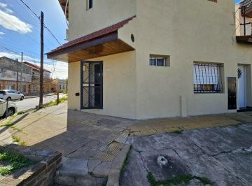 PH · 50m² · 3 Ambientes · Tipo Casa Al Frente de 3 Ambientes con Patio en Venta en Lanús Oeste