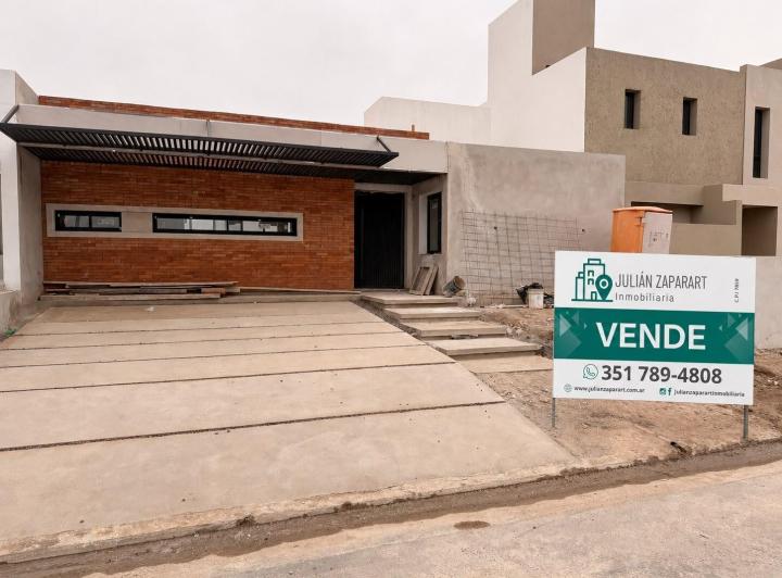 Casa · 145m² · 5 Ambientes · 2 Cocheras