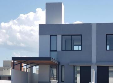 Casa · 115m² · 4 Ambientes · 1 Cochera · Venta Duplex en Docta - 3 Dorm.
