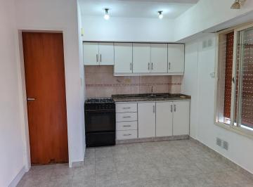 Departamento · 35m² · 2 Ambientes · Depto 2amb con Patio Cerca Av