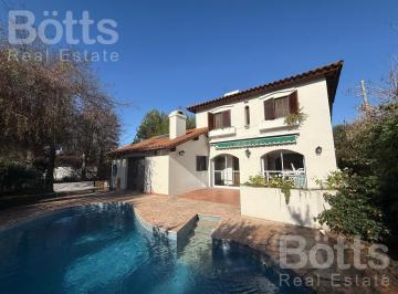 Casa · 4 Ambientes · 2 Cocheras · Casa en Venta en Country Club Banco Provincia