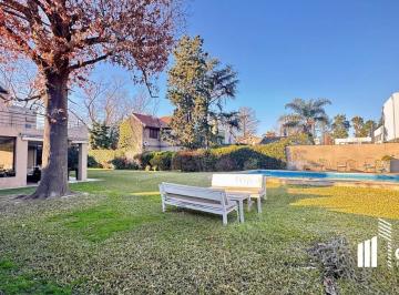 Casa · 255m² · 6 Ambientes · 2 Cocheras · Venta Casa 4 Dorm. con Jardín Parquizado y Piscina Fisherton Rosario