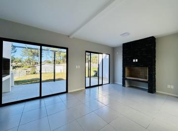 Casa · 107m² · 4 Ambientes · 1 Cochera · Venta Casa en Parque Burnett 3 Dorm., 2 Baños
