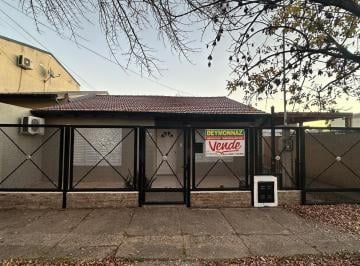 Casa · 152m² · 3 Ambientes · 3 Cocheras · Casa con 2 Departamentos en Venta Colón Entre Ríos
