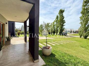 Casa · 181m² · 5 Ambientes · 4 Cocheras · Venta Casa 5 Ambientes Barrio San Roque - Comarcas de Luján