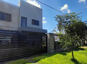 Casa · 152m² · 4 Ambientes · 2 Cocheras · Hermosa Casa de Dos Pisos en San Agustin Pueblo