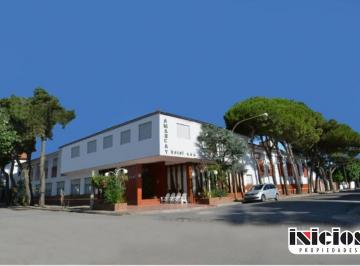 Hotel de 60 ambientes, Mar de Ajó · Hotel Amancay: Blanco Escalada Esq. Lebensohn - Mar de Ajó - H585