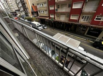 Departamento · 37m² · 2 Ambientes · 2 Ambientes con Balcon Saliente, a La Calle.