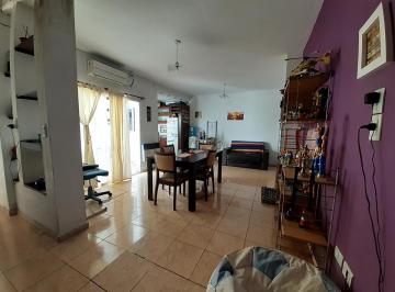 Casa · 110m² · 5 Ambientes · Casa a La Venta Ubicada a m de Bv Oroño Rosario