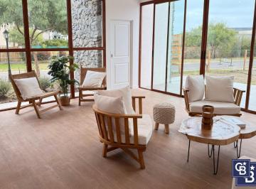 Casa · 150m² · 4 Ambientes · 2 Cocheras · Venta de Casa Moderna a Estrenar en Santa Elena, Pilar del Este