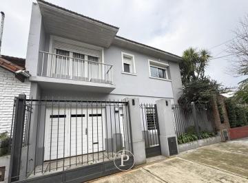 Casa · 150m² · 5 Ambientes · 2 Cocheras · Casa en Divino Rostro