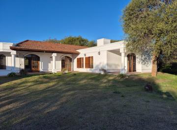 Casa de 7 ambientes, Villa Allende · Venta Casa en Villa Allende Golf 4 Dorm. con Gran Patio y Mucho Verde!
