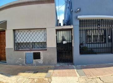 PH · 48m² · 3 Ambientes · Casa P. H 3 Ambientes con Patio y Terraza a Refaccionar