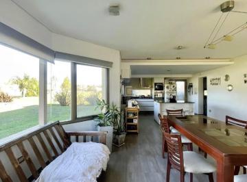 Casa · 323m² · 8 Ambientes · 2 Cocheras · Casa 4 Dorm. en Barrio Cerrado La Carolina Golf