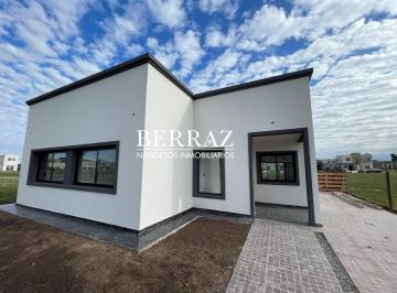 Casa · 178m² · 5 Ambientes · 3 Cocheras · Casa Venta 3 Dorm. Barrio San Pablo Lote de 581 m² Pilar