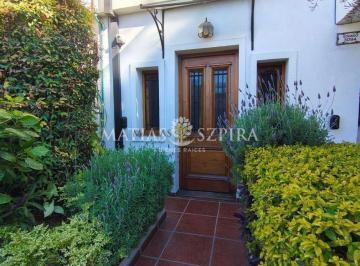 PH · 160m² · 4 Ambientes · 1 Cochera · Venta de Casa 4 Ambientes en Castelar, Morón
