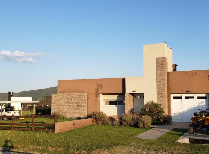 Casa · 185m² · 5 Ambientes · 2 Cocheras