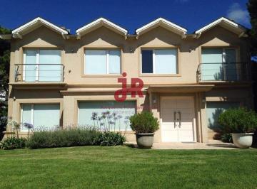 Casa de 6 ambientes, Pinamar · Codigo 708 – Casa en Alquiler Temporario con Pileta – Pinamar