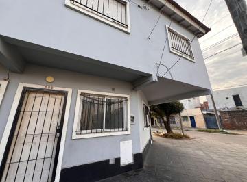 Casa de 3 ambientes, La Matanza · Duplex 3 Ambientes con Patio // Famailla 396