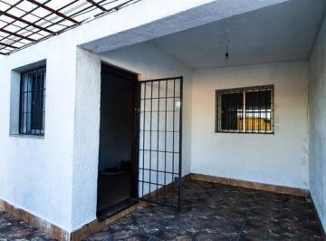 Casa · 90m² · 4 Ambientes · Casa de 3 Dorm, Garaje y Patio! Financia!