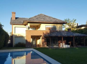 Casa · 539m² · 4 Dormitorios · Casa en Venta en Fincas de Iraola 1